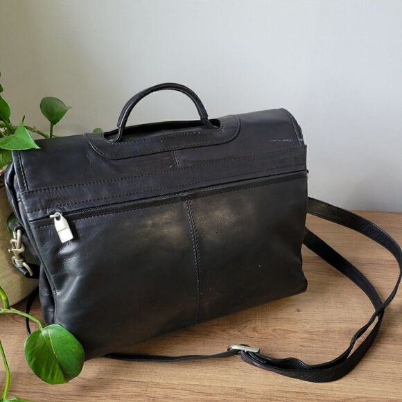 EUC WILSONS THE LEATHER EXPERTS BLACK GENUINE LEATHER LAPTOP MESSENGER BAG - Picture 2 of 16